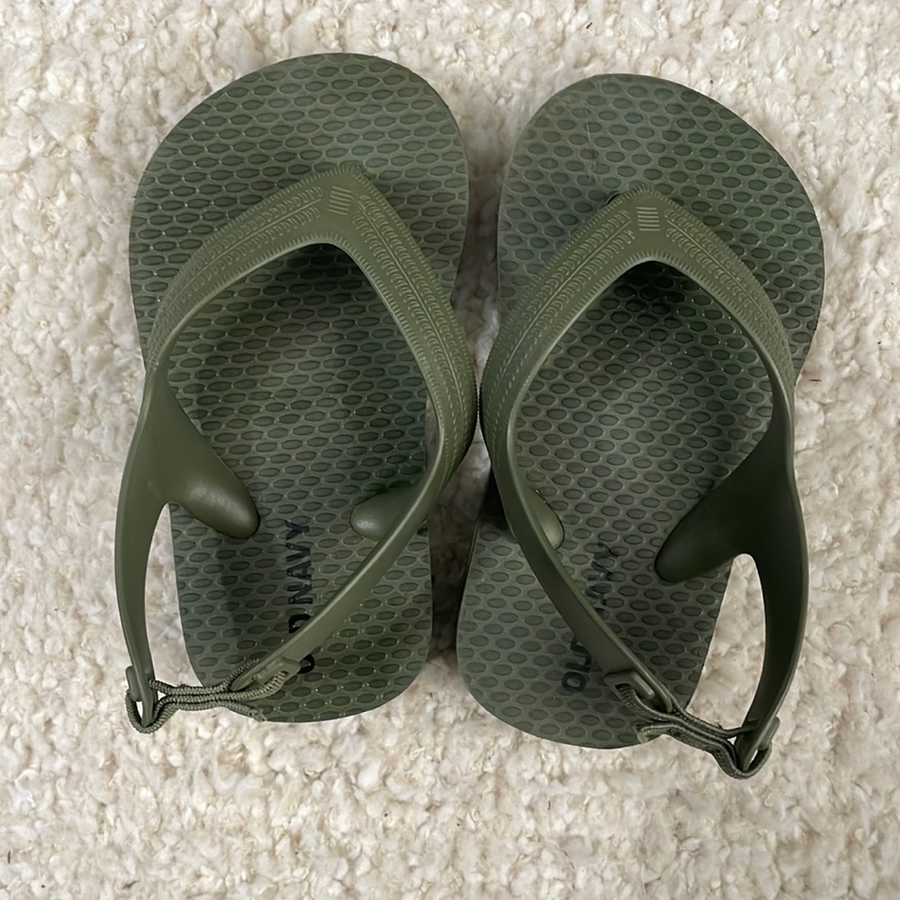 Toddler Old Navy Flip Flop Slip Ons with Elastic strap